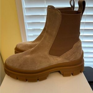 MONCLER Hevea Chelsea Light Beige Leather Boots, EU 39